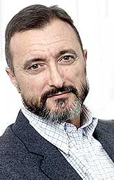 Arturo Pérez Reverte - Arturo Pérez-Reverte