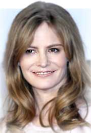 Jennifer Jason Leigh