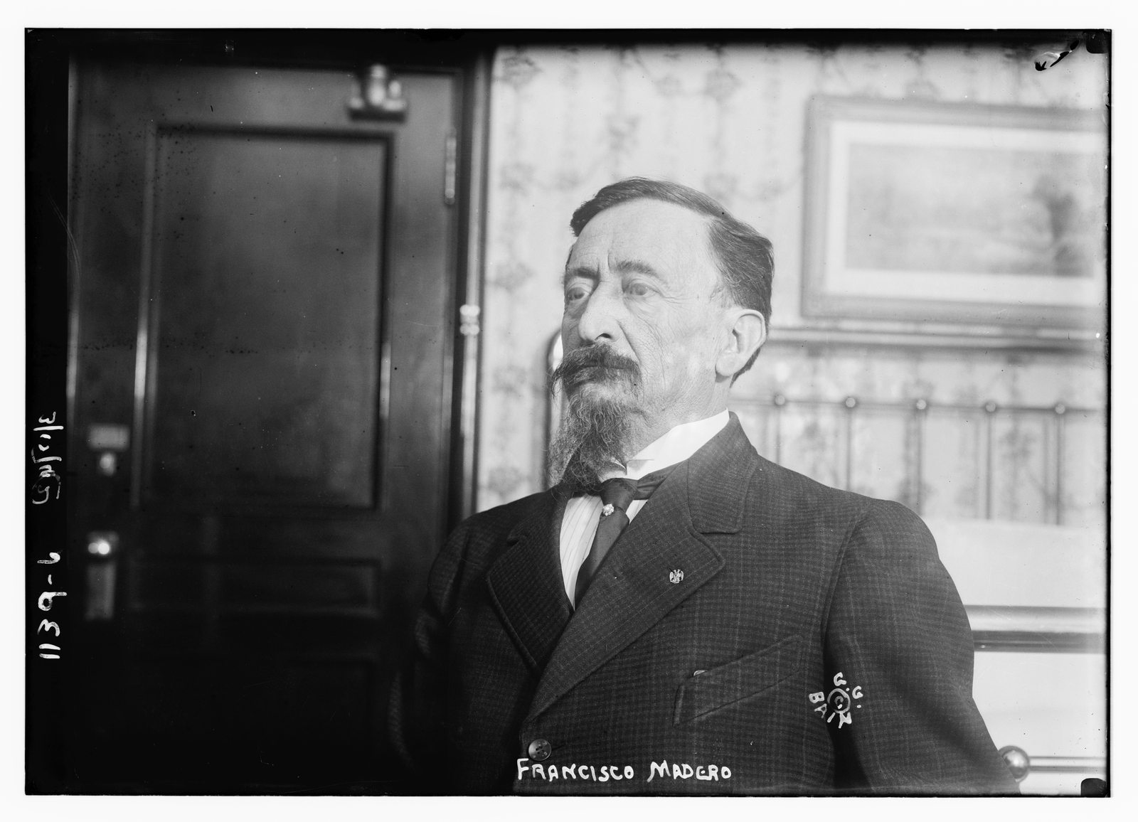 Francisco I. Madero sentado, en un retrato de época distribuido por Bain News Service.