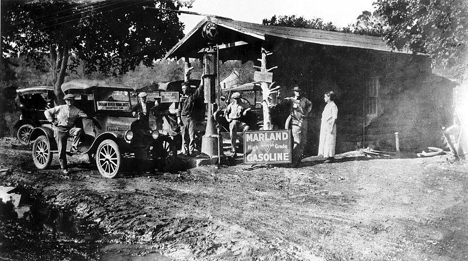 Gasolinera histórica de los años veinte